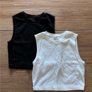 Women’s Sleeveless Black and White Crop Tops